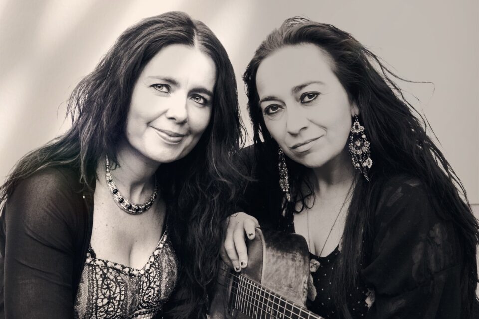 Rita Engedalen og Margit Bakken damer i blues