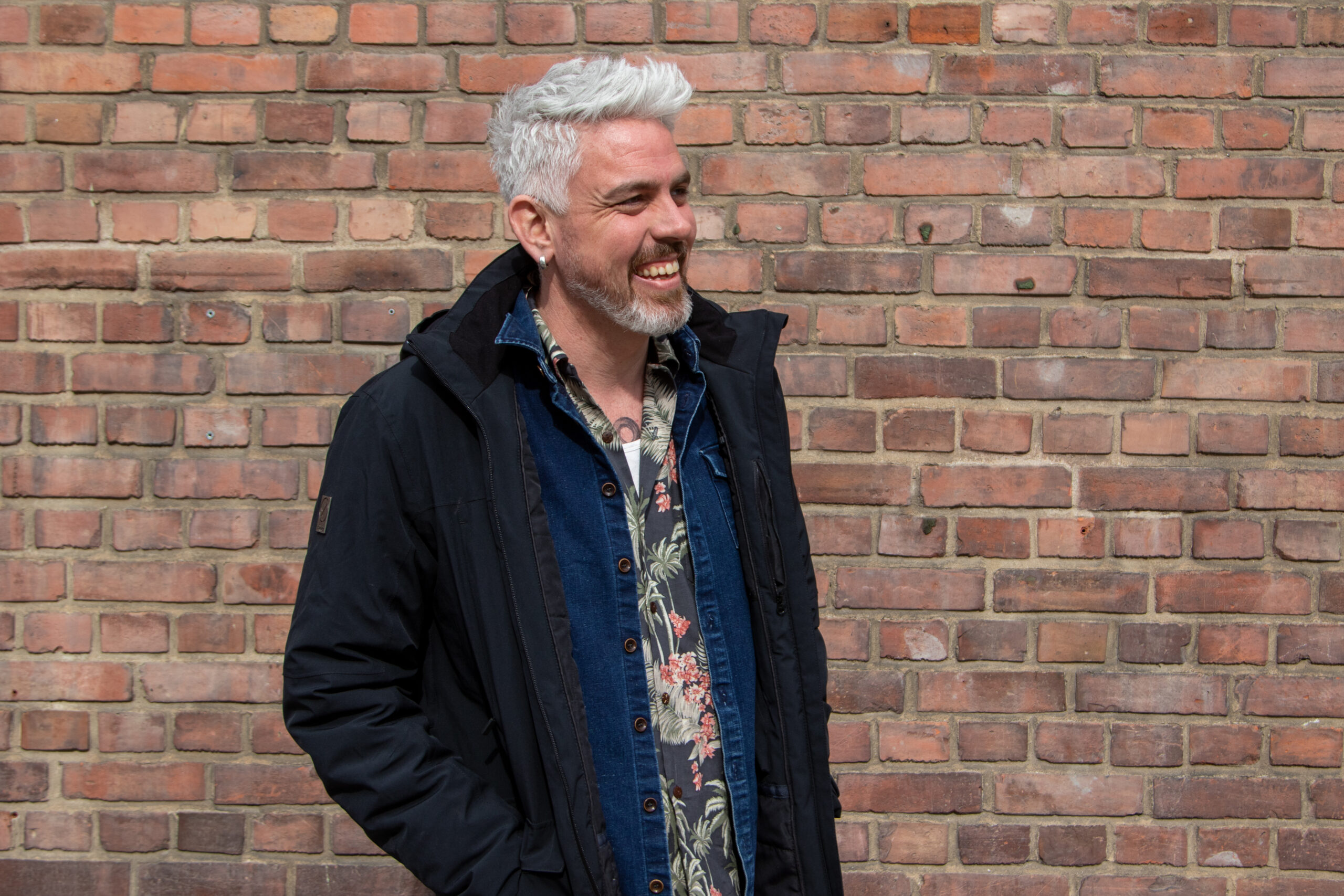 Poet, sangdikter og musiker Trygve Skaugs norske musikalske forbilde er Øystein Greni. Han har aldri sett Greni eller Bigbang live. Men han tror det kanskje er Øystein Grenis skyld at han har så mange denimskjorter.