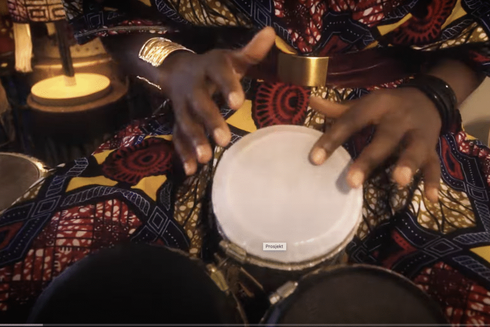 Bilde fra videoen til UNGANISHA og KASIVA MUTUA Ochwe