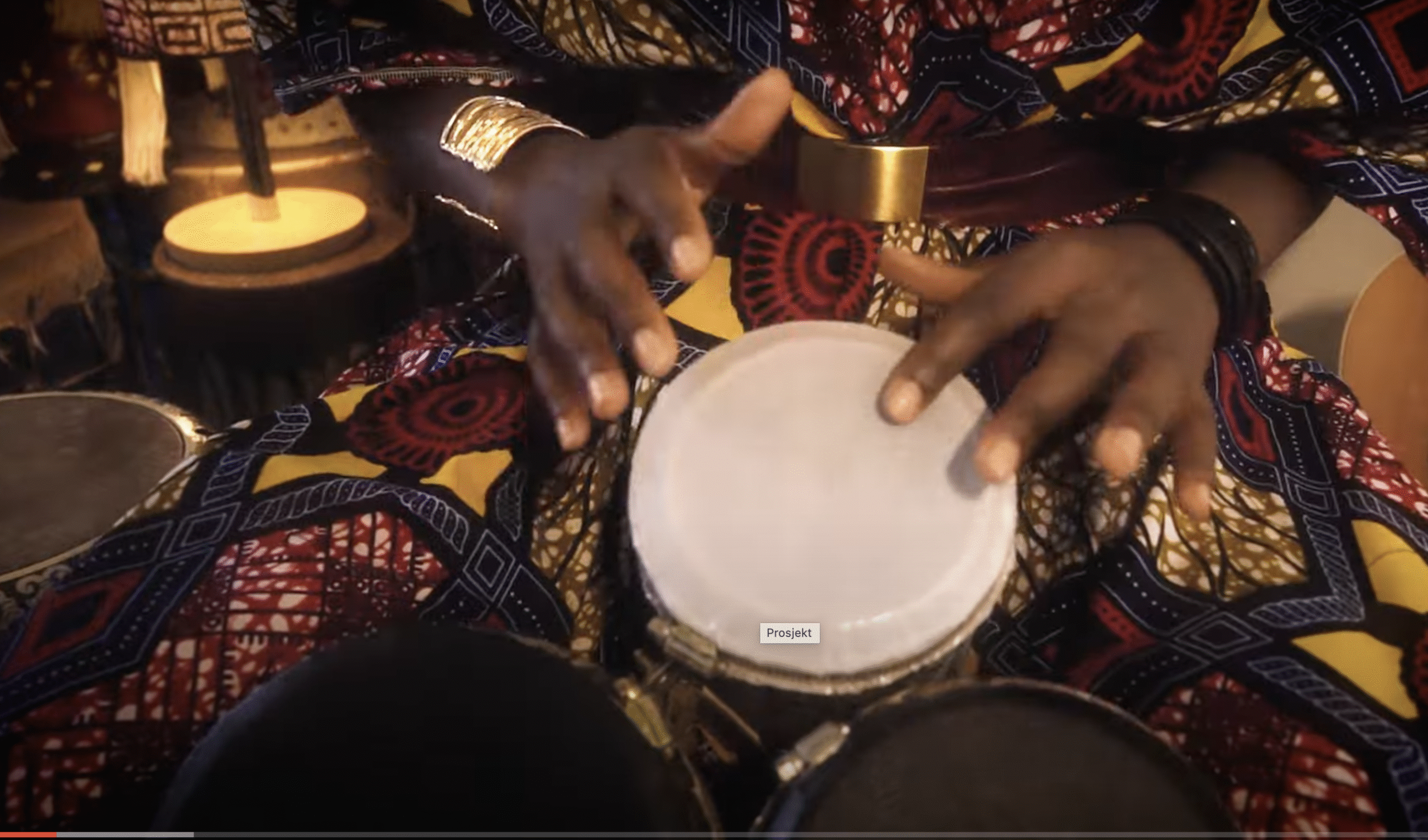 Bilde fra videoen til UNGANISHA og KASIVA MUTUA Ochwe