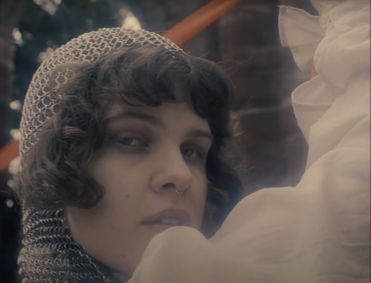 Stillbilde fra Sara Wolffs video Polystyrene