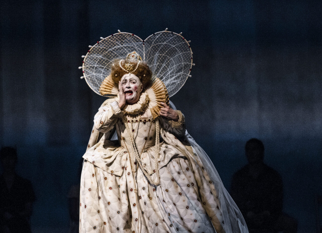 Slik har du kanskje også sett henne: Kate Pendry som Elizabeth l.