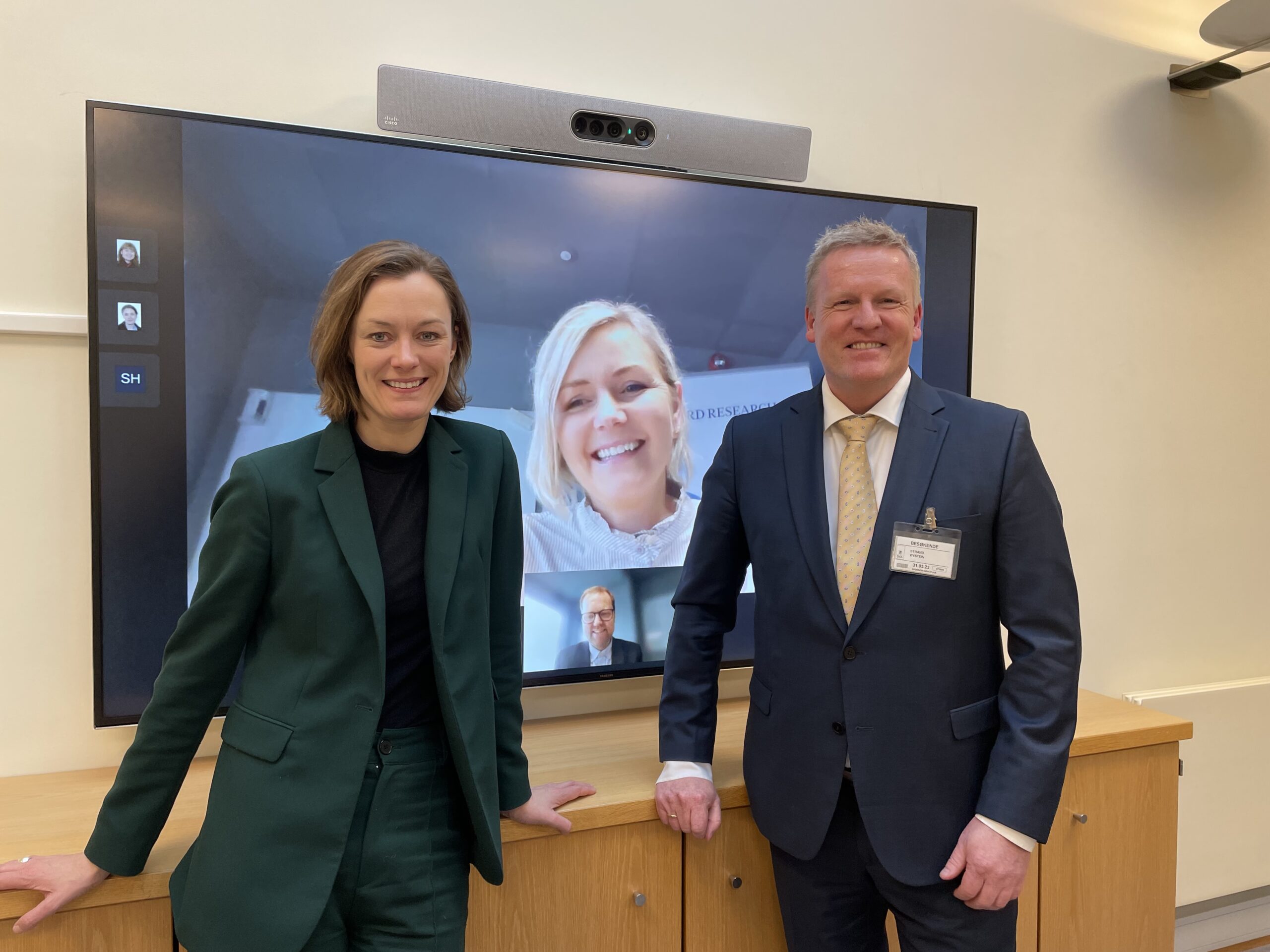 Kultur og likestillingsminister Anette Trettebergstuen, sjefsanalytiker Elisabet Sørfjorddal Hauge og sjefsanalytiker Frode Bjørgo fra Oxford Research (på skjerm) og direktør i Kulturtanken Øystein Vidar Strand