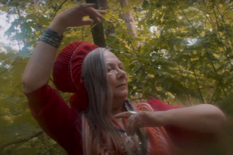 Stillbilde fra mari boine musikkvideo Elle