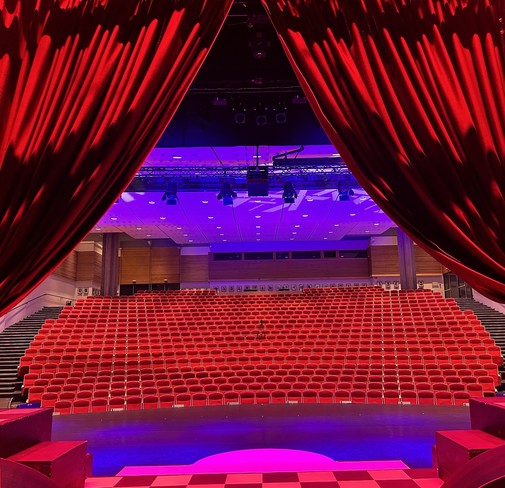 Ibsenhuset fra scenen i Dovregubbens hall