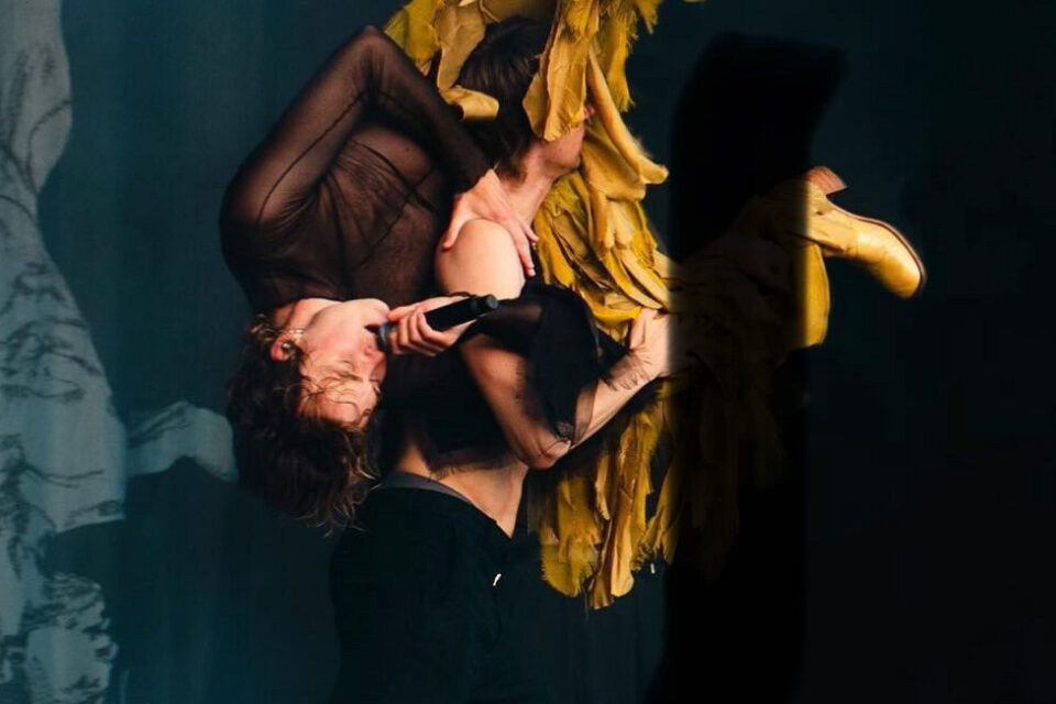 Med flere hender tilgjengelig: Metteson – skimter du en av danserne under? – på Olavsfest i Trondheim i sommer.