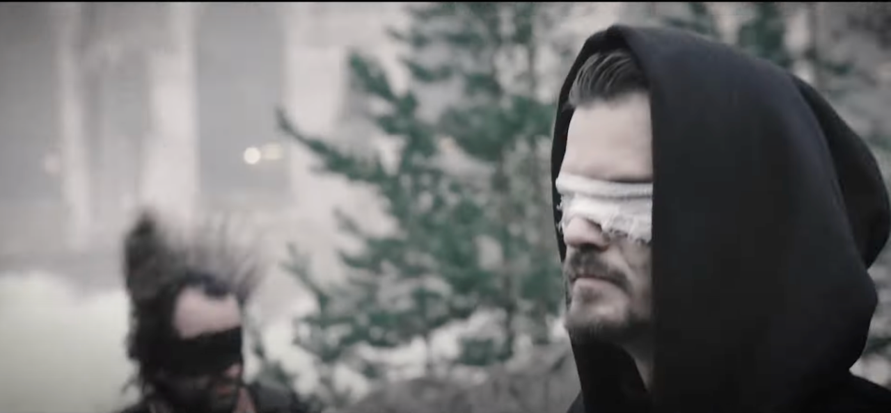 Stillbilde fra musikkvideoen til Fight the Fight