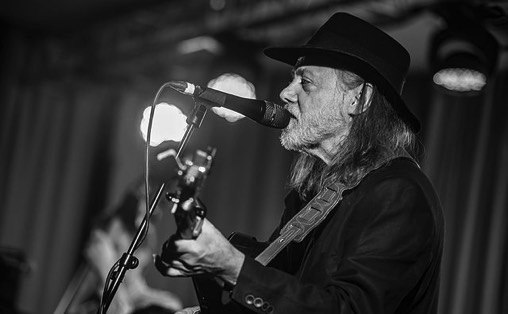 Lillebjørn Nilsen på scenen.