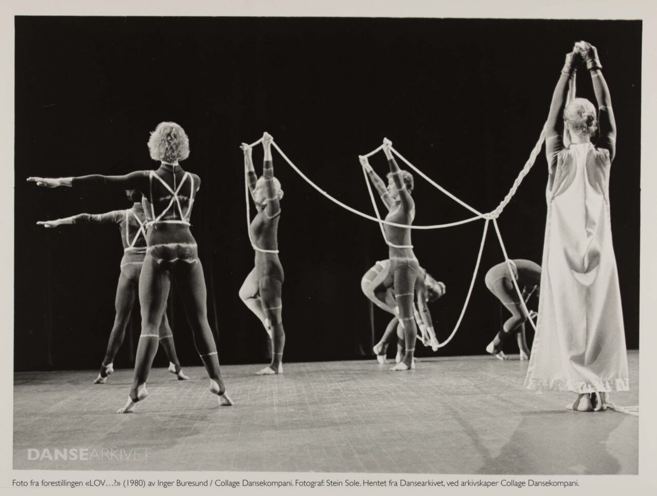 Fotografi fra Inger Buresund Collage Dansekompanis produksjon Lov… (1980)