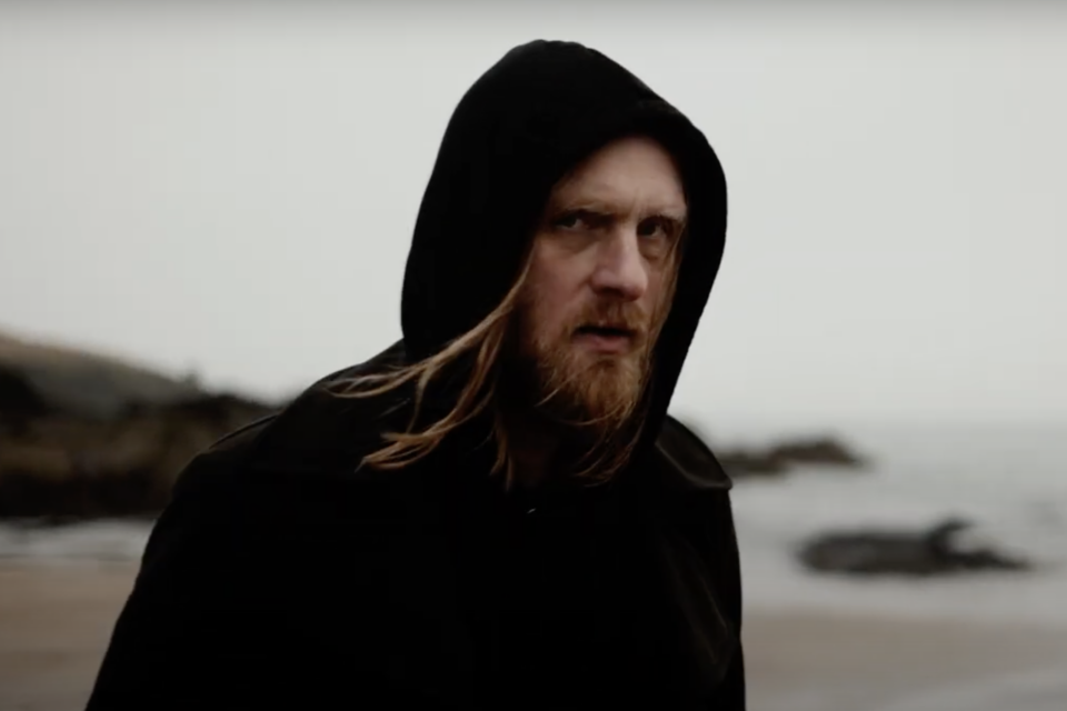 Erlend Ropstad – still fra musikkvideoen til Filmen om oss