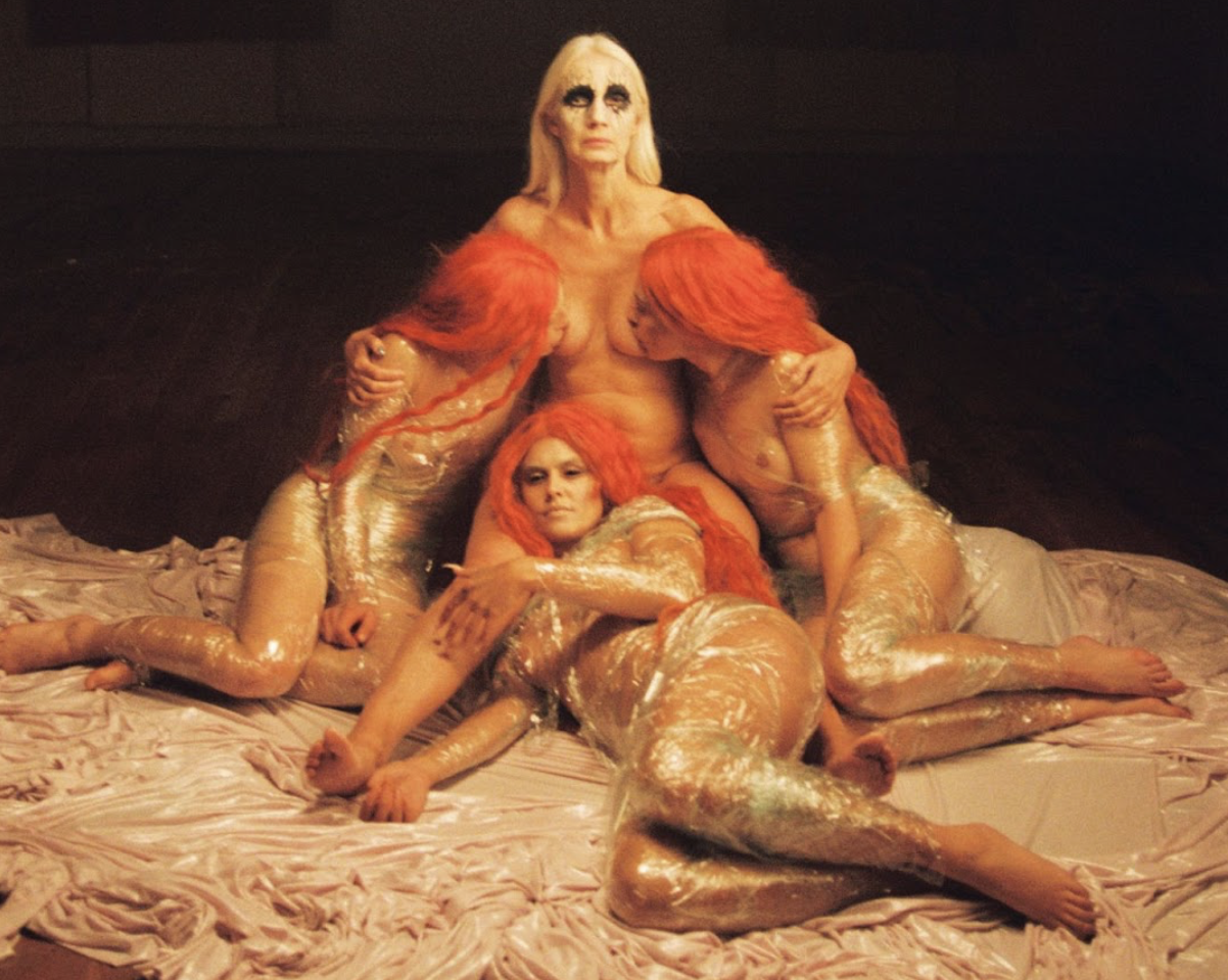 Witch Club Satan – still fra videoen til Fresh Blood, Fresh Pussy