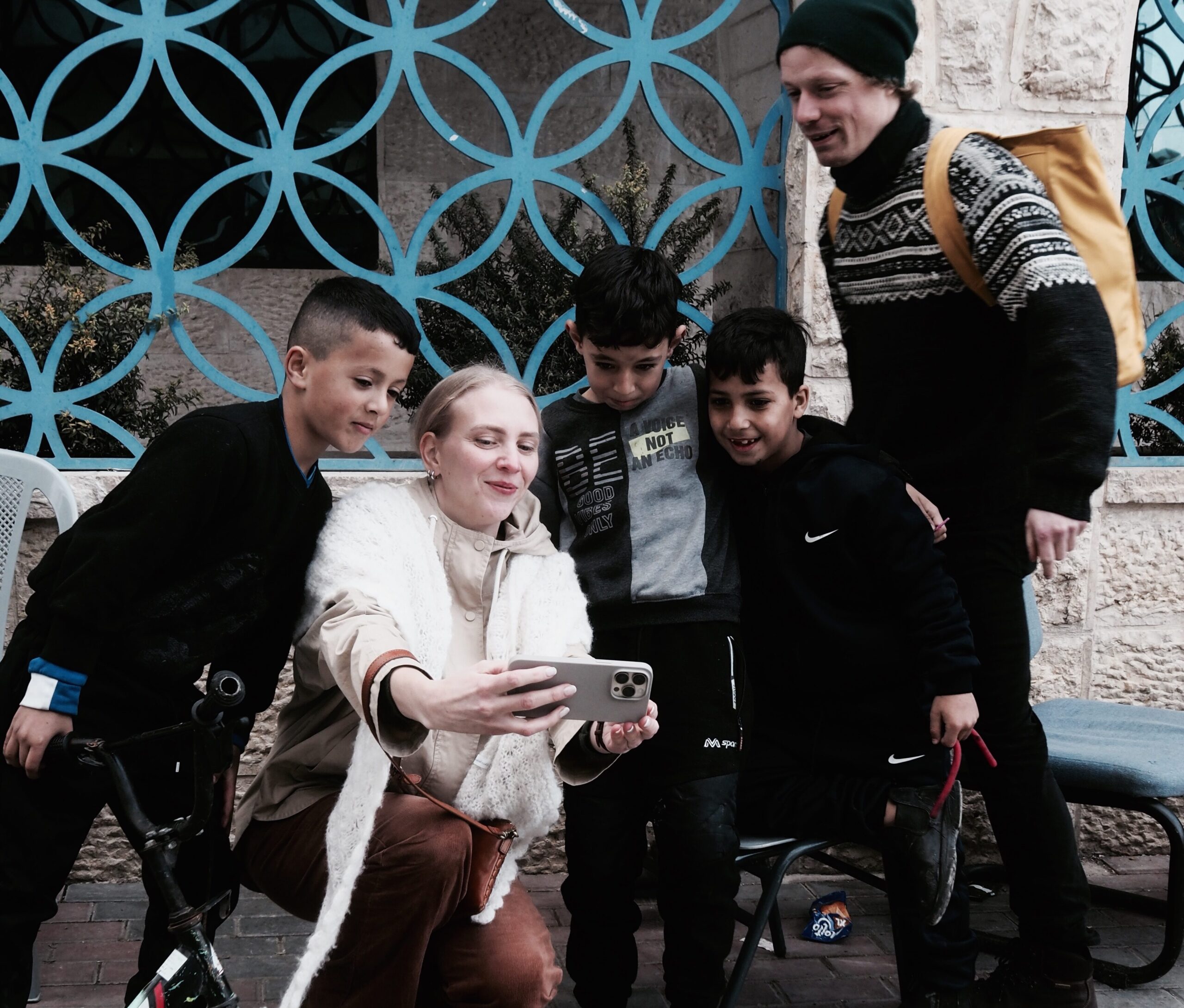 Marthe Valle og Moddi i Aida Refuge Camp Betlehem feb