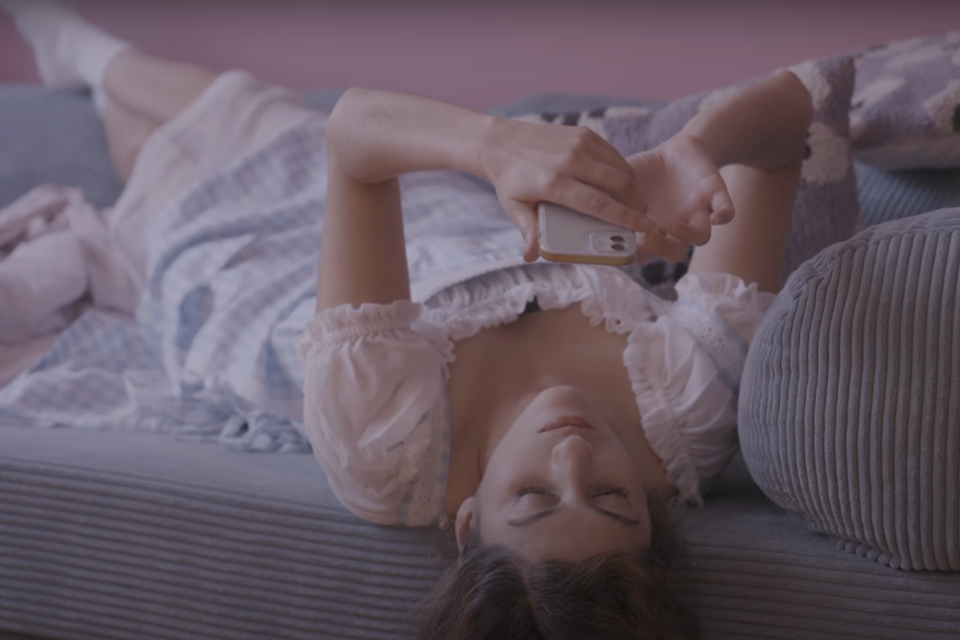 Skjermbilde fra Crybaby Claire / Namra Beatrix Saleem