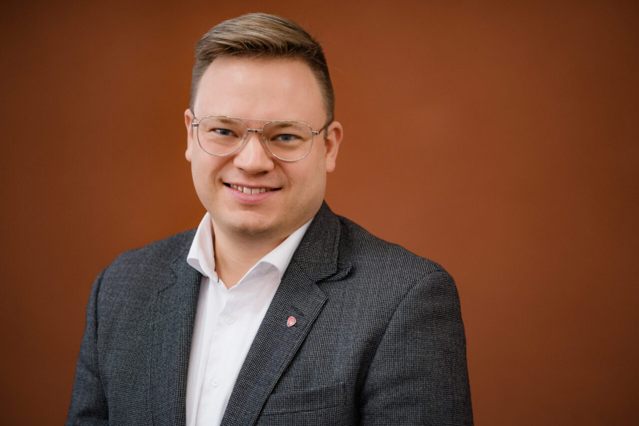 Even Aleksander Hagen er statssekretær (Ap) og ha rmøtt folkemusikere som stilte krav.