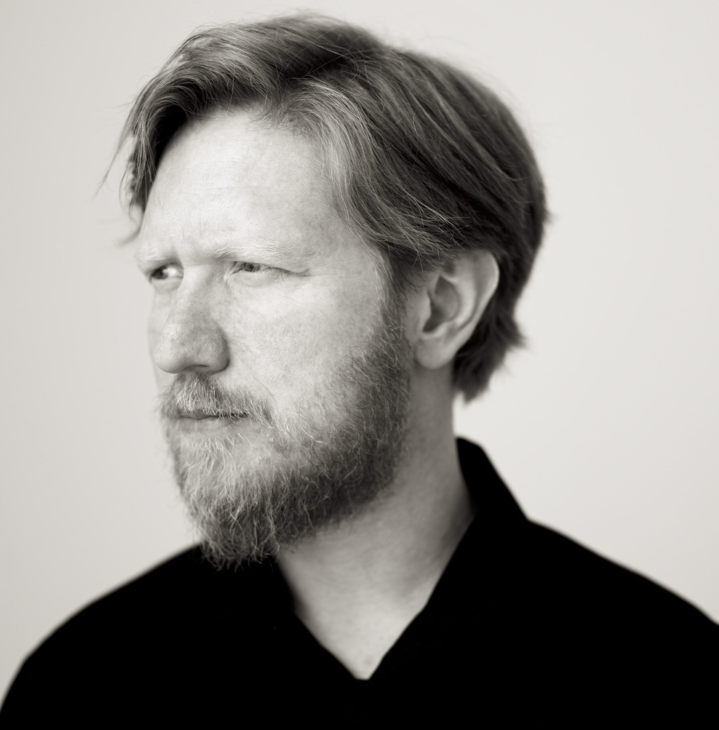 Helge Lien – komponist, pianist og nå også tekstforfatter