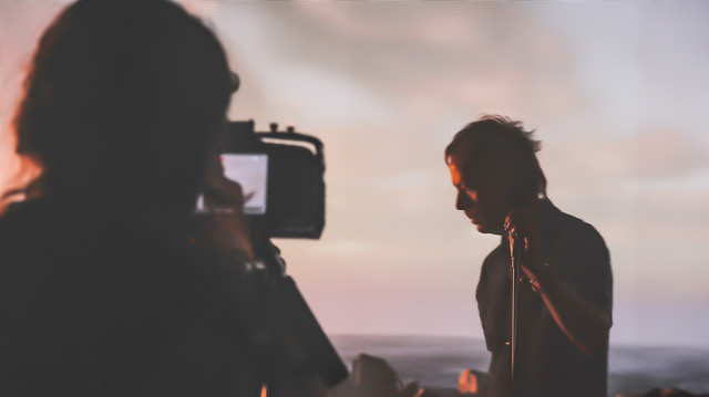 Bilde fra live filmen til Naeon Teardrops