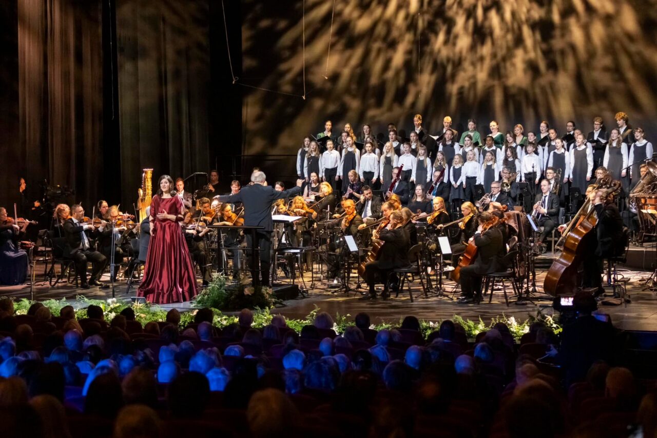 Kork og Lise Davidsen i Folketeateret des