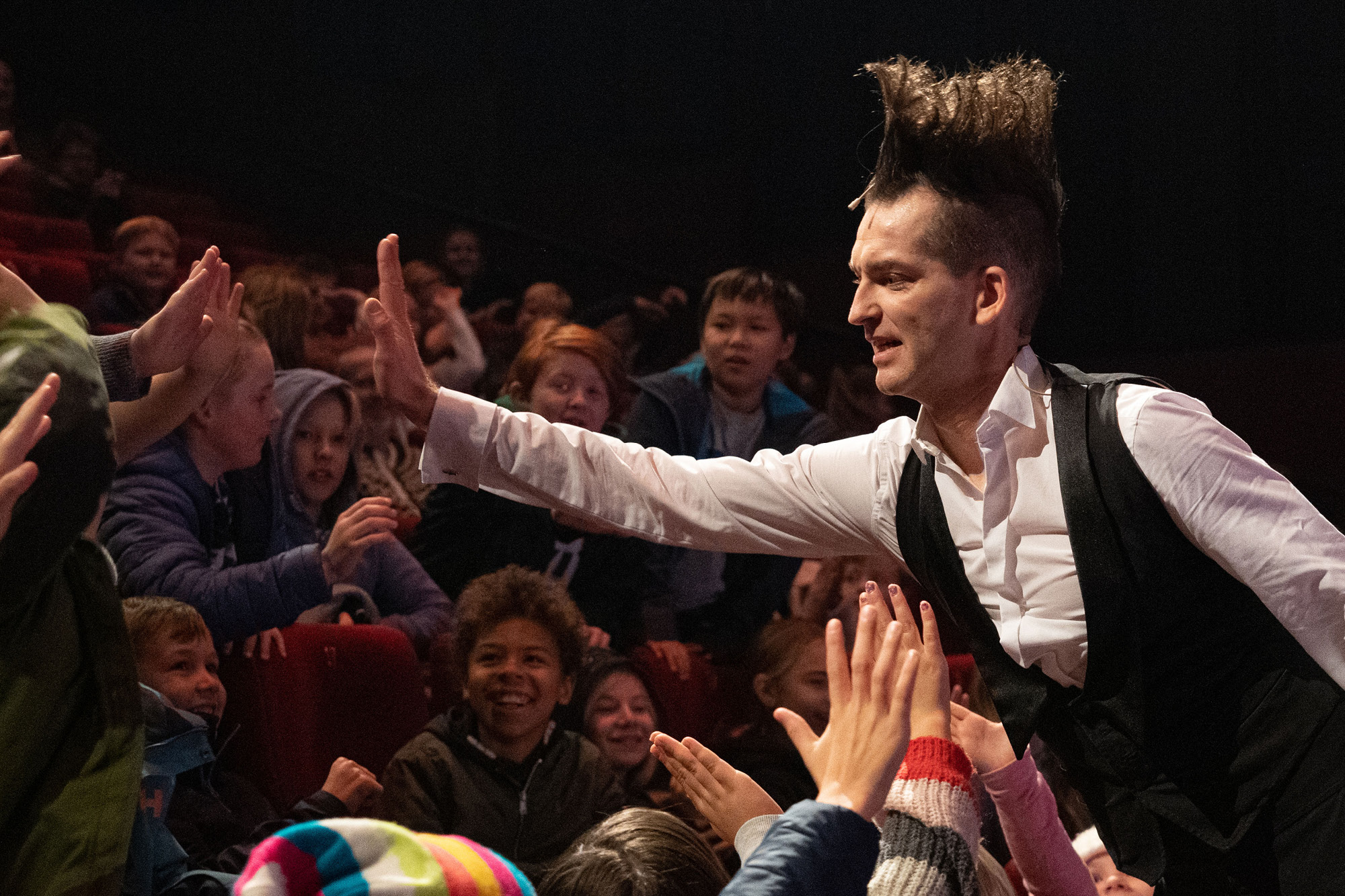 Skolekonsert Fløytemannen var en populær utøver etter forestillingen – her fra Marked for Musikk i Larvik