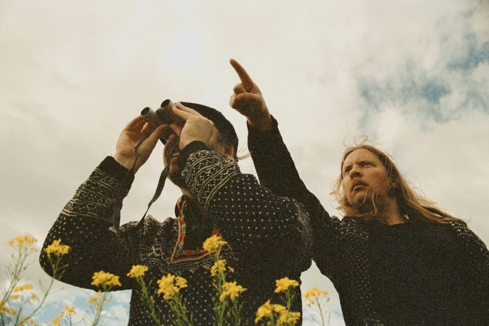 Center of the UNiverse Jørgen speider kanskje etter ny gamle sanger å trykke inn i maskinene sine? Spelemann Kenneth Lien peker ut retninga.