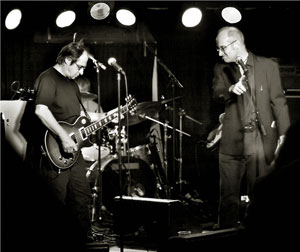 Litterær og musikalsk dugnad på Mono i Oslo i 2005 etter tsunamien i Thailand – Lars Saabye Christensen og Kåre Virud