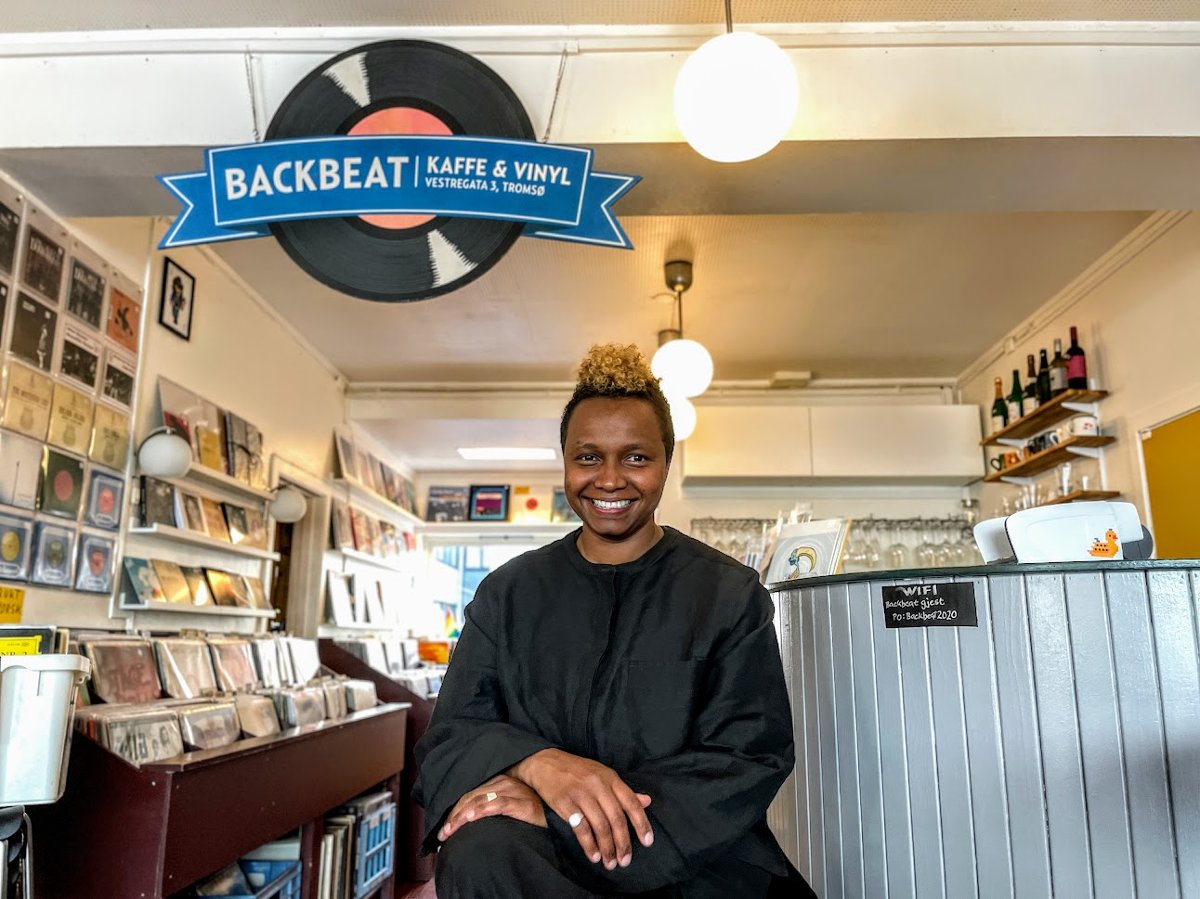 Journalistikken gir oss et språk for å forstå hva som skjer – og hvorfor det skjer, mener perkusjonist og elektronika-artist Nasra Omar.