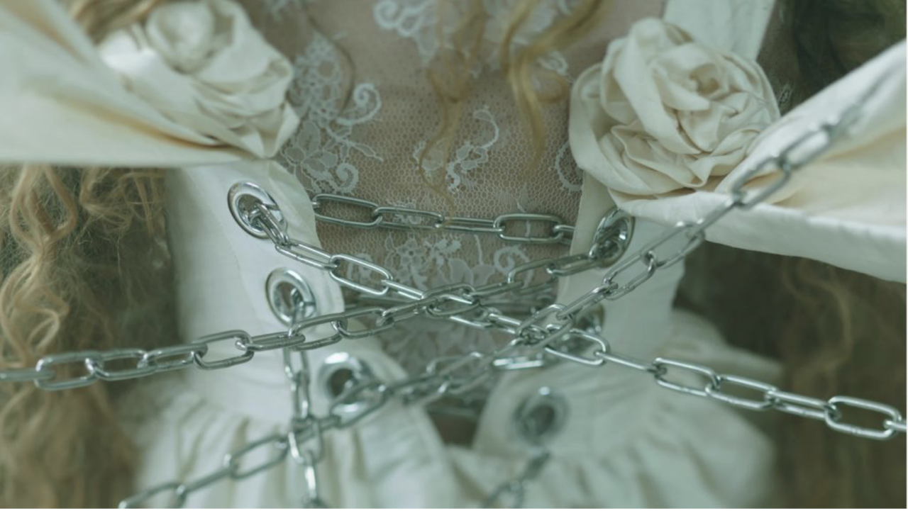 Stillbilde fra videoen til Miia