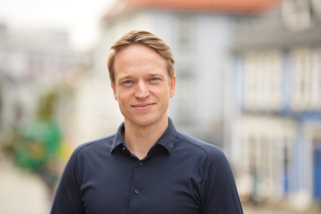 Domkantor og festivalsjef for Bergen kirkeautunnale Kjetil Almenning gleder seg til å presentere publikum for konserter, installasjoner og urfremføringer i hele byen.