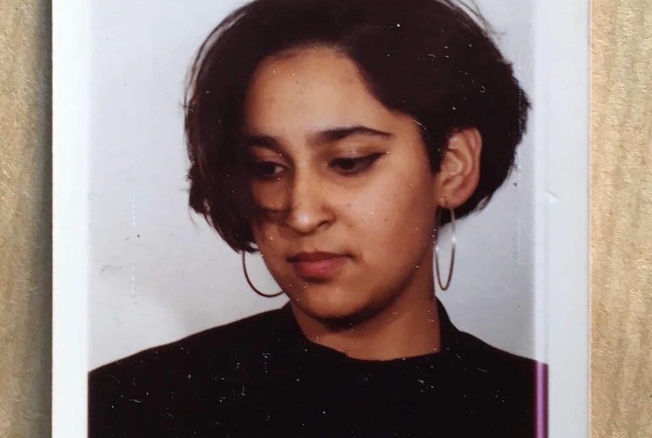 Storbritannia har hatt en avgjørende innflytelse på Khan-Østrem som musikkjournalist og skribent. Verdien av selvstendig initiativ, nettverksbygging og fanzine-kultur har senere preget hennes arbeid i Puls, Beat og Rock Furore, samt hennes programmer i NRK.