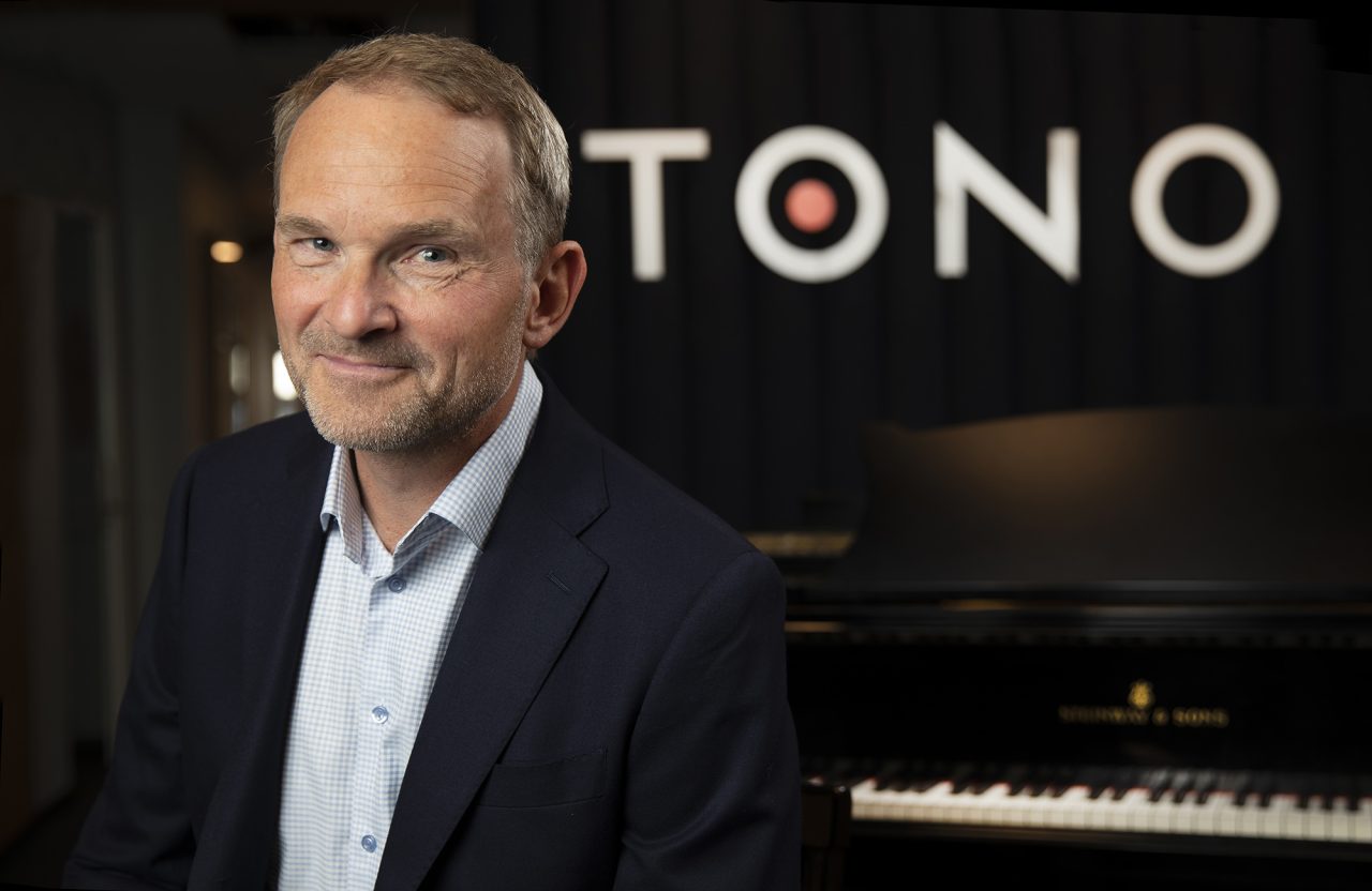 Karl Vestli i Tono uttrykker glede på musikkbransjens vegne etter at tysk rett har satt foten ned for en av verdens mektigste KI-aktører, i det som kan markere et historisk veiskille for både teknologi og opphavsrett.