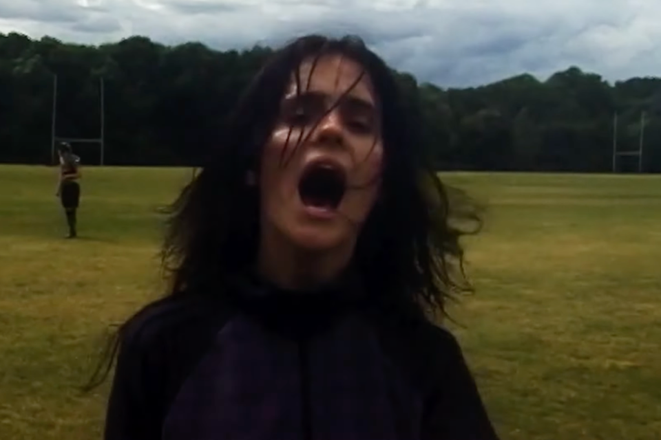 Still fra musikkvideo til Sassy