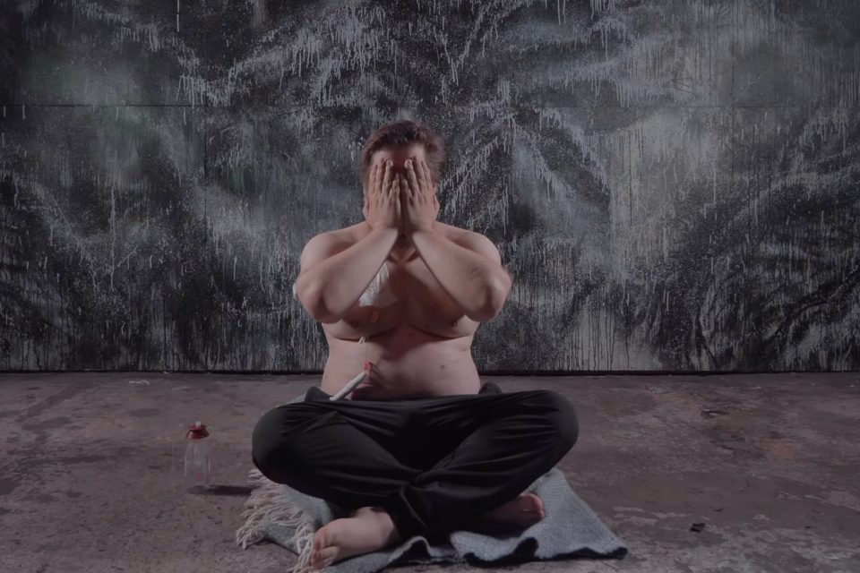 Still fra video Anders Kregnes Hansen, «?Corporel»