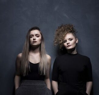 Elsa & Emilie i sine tenår.