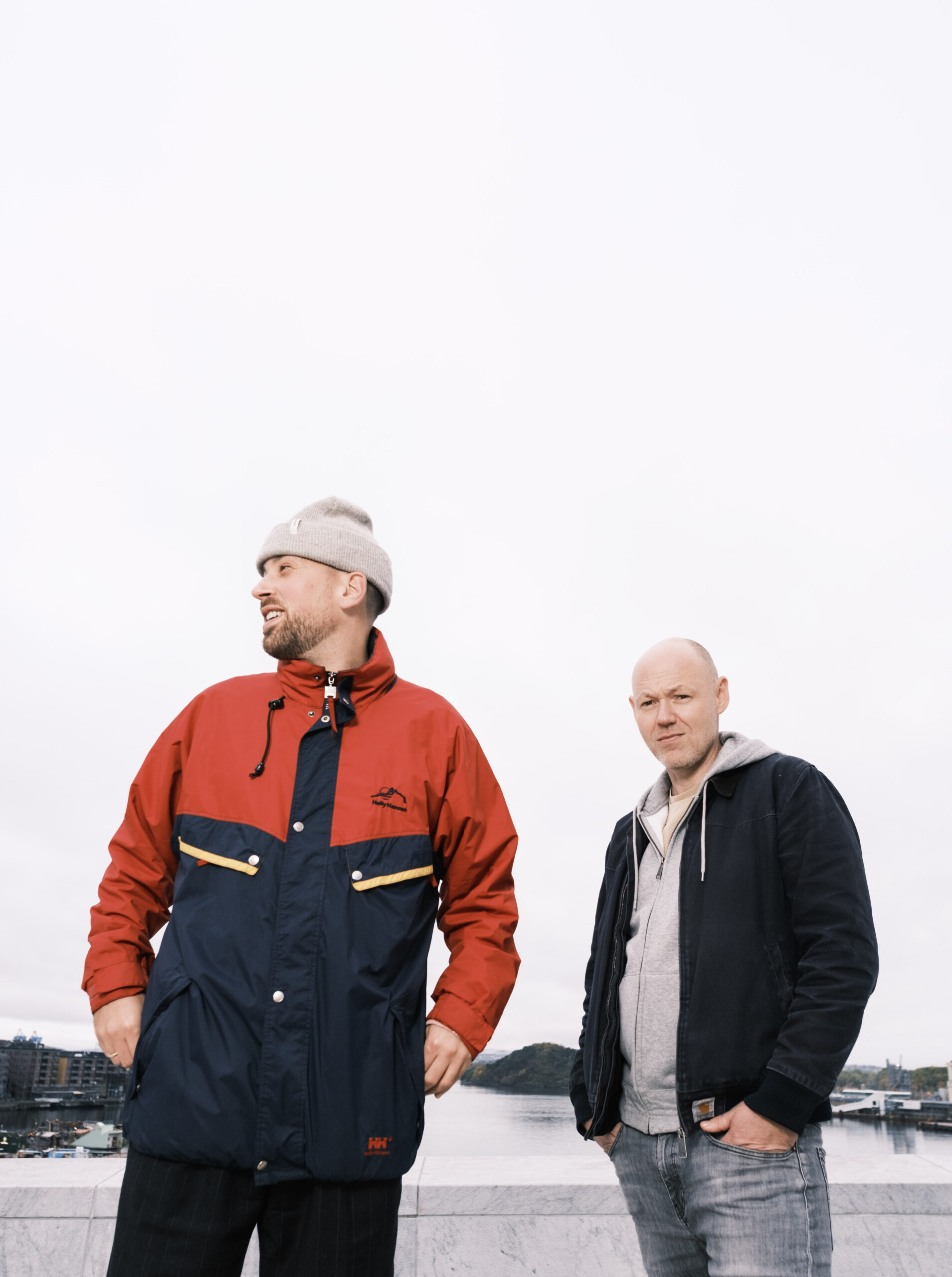 Med jazz-inspirert produksjon og spoken word-nær formidling lager duoen et av årets mest særpregede norske album.