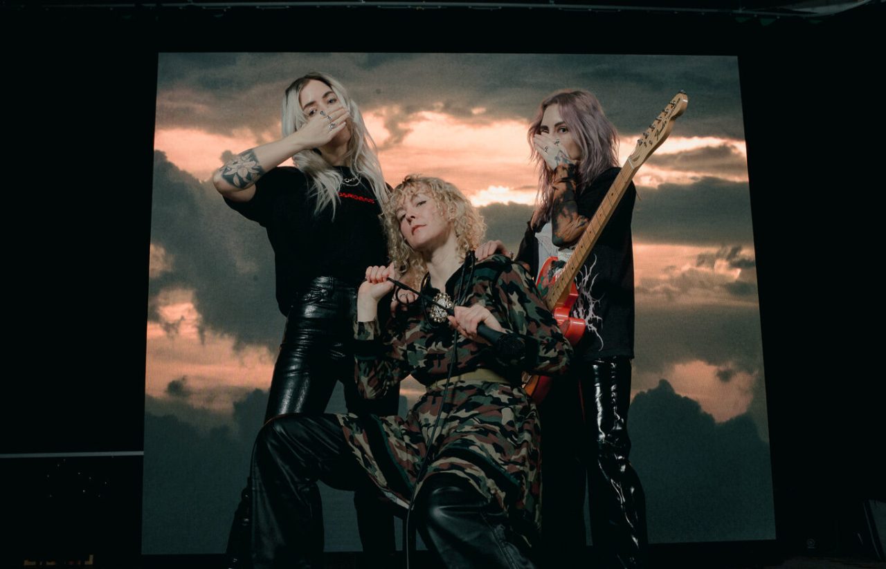 «Velkommen til Kauto (Capital of Nowhere)» er laget av Might Be Twins og Hánná Rein, og setter tonen for både NRKs nye samiske dramaserie og et nytt musikalsk samarbeid.