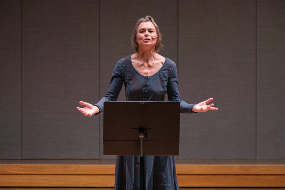 Juni Dahr i &laquo;Tid&raquo; – dikt og musikk – sesongåpning universitetets aula oslo jan