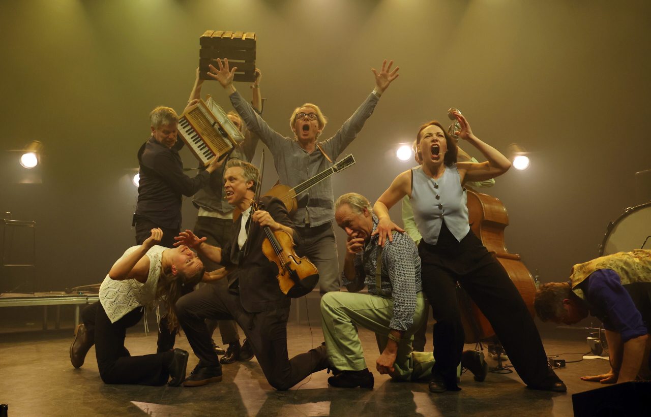 Alehouse Sessions var ei oppleving for seg sjølv, med særs høg stemning. Som ein faktisk kan sjå av Knut Utler sitt bilete.