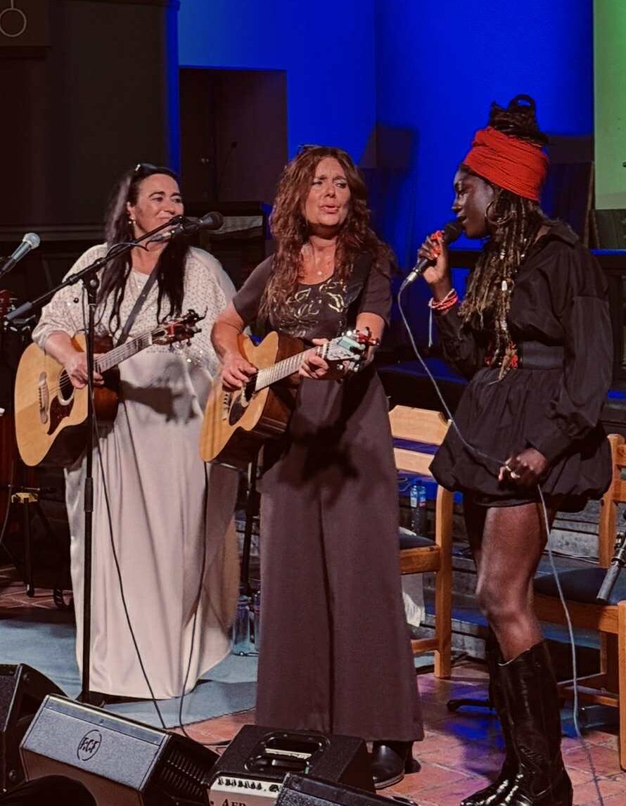 Adama Janlo med Rita Engedalen og Margit Bakken under Notodden Bluesfestival aug