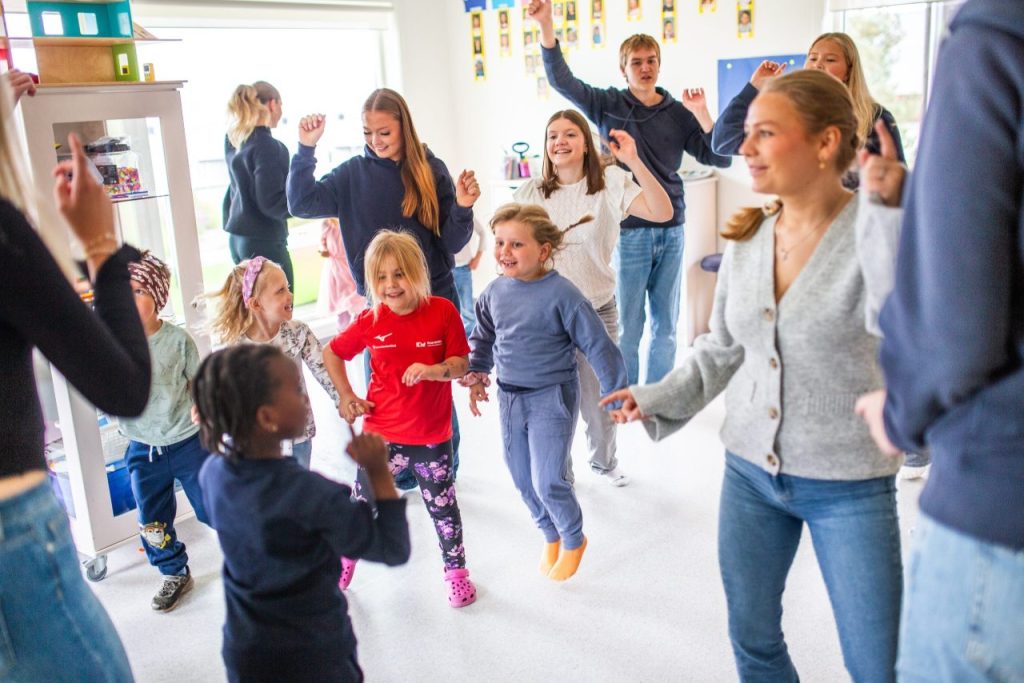 Elever ved Knarvik vgs i praksis bhg foto Iris Engen Skadal Krafttak for sang