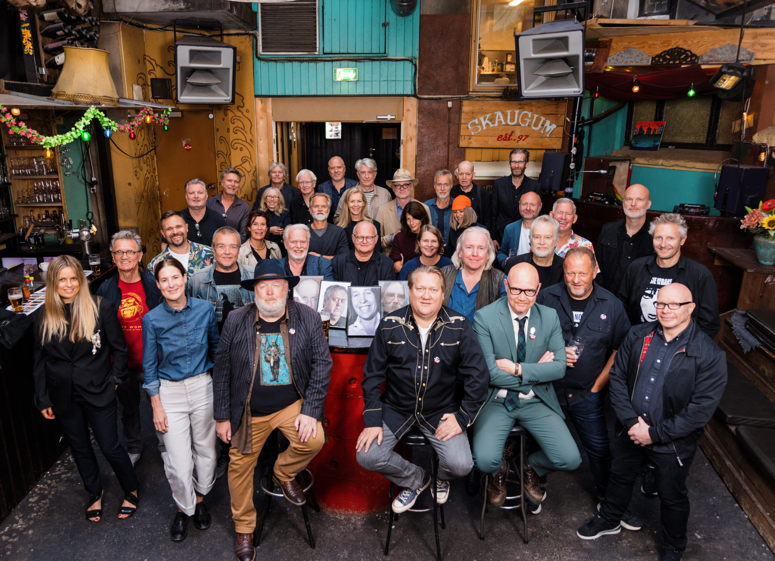 Ingen vet hvordan journalistikk skal finansieres i fremtiden, eller hvem som faktisk leser. I denne usikkerheten tegner Morten Ståle Nilsen et bilde av en kulturjournalistikk i endring, presset fra alle kanter. Her fra en gjenforening med BEAT-redaksjonen i 2021.