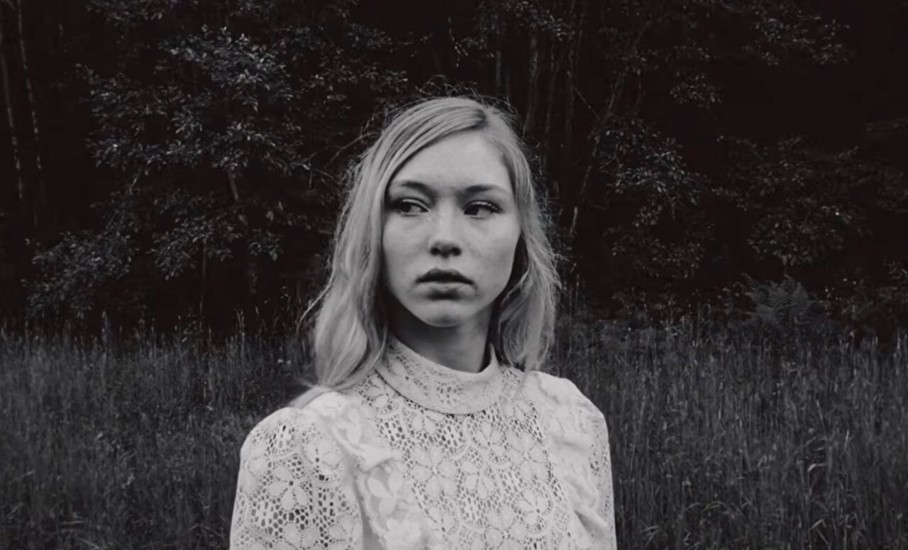 Stillbilde fra musikkvideoen/kortfilmen til Susanna Wallumrød