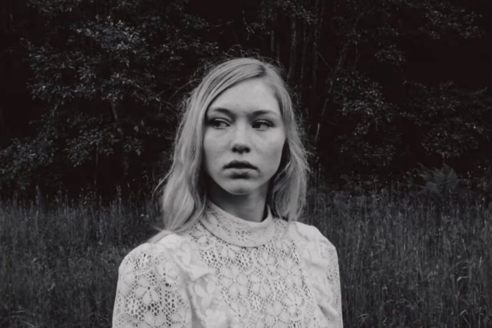 Stillbilde fra musikkvideoen/kortfilmen til Susanna Wallumrød