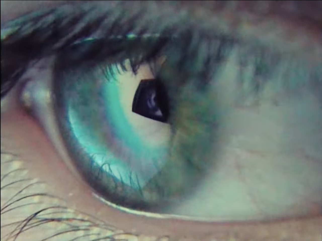 Stillbilde fra musikkvideo SASHA LUXANA: Makeitliveforever vol.