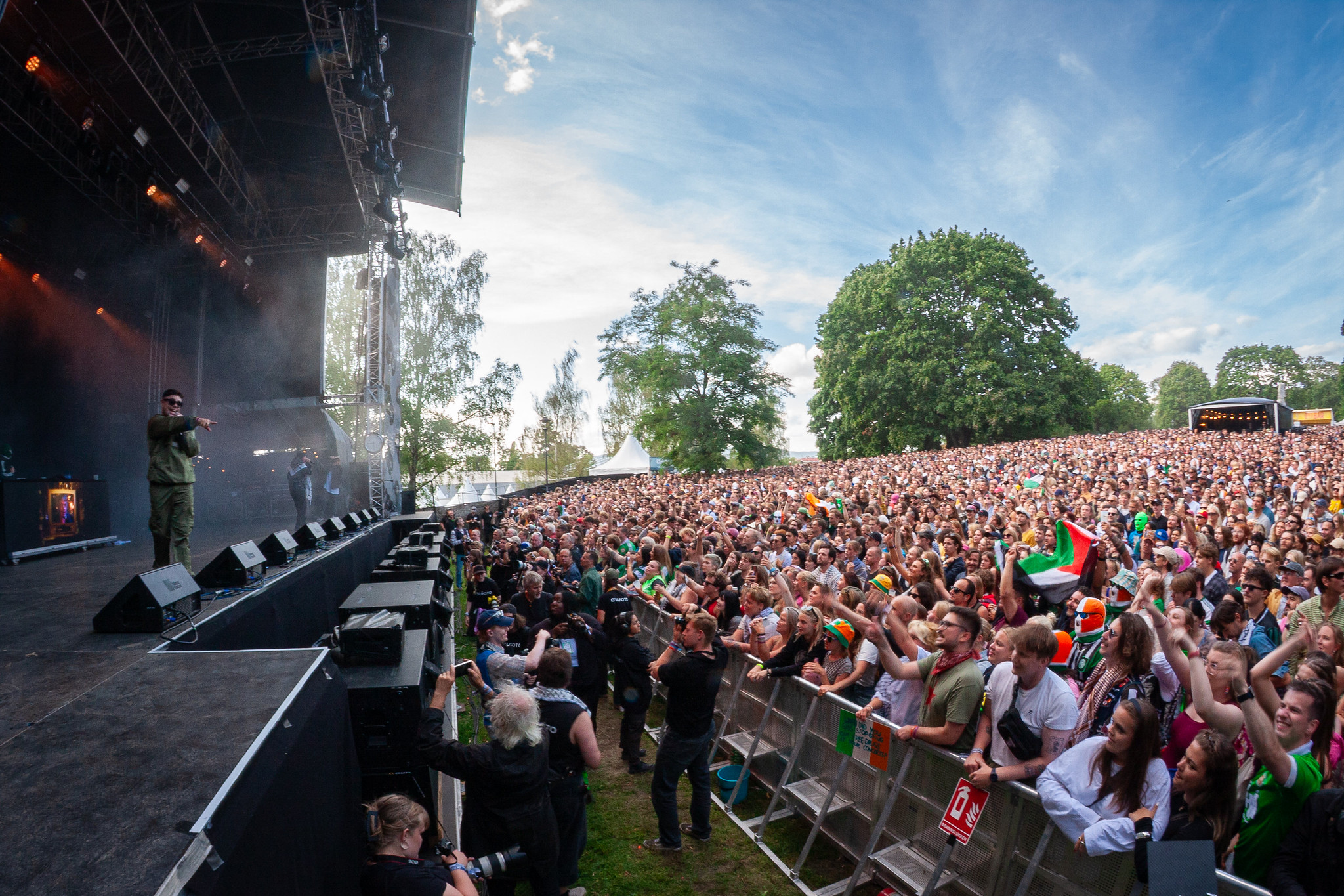 De nordirske rapperne Kneecap var kanskje det bandet som trakk flest publikummere med Palestina-flagg og synlig støtte til palestinerne, på Øya i 2025. Denne uka er det igjen festival i Tøyenparken.
