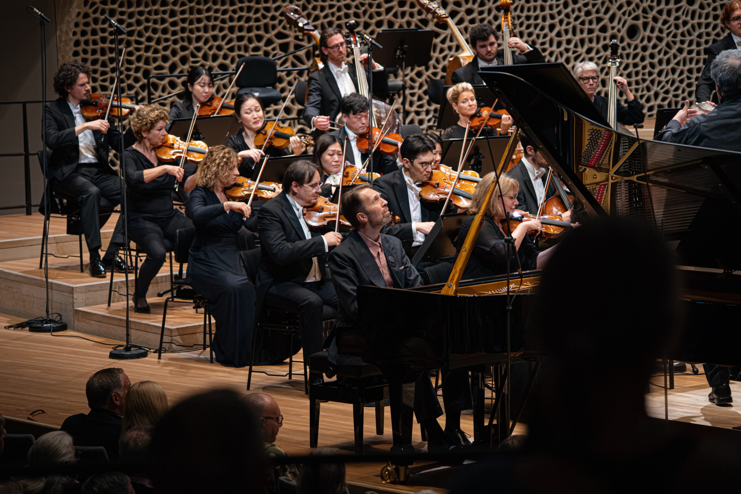 Leif Ove Andsnes under konsert i Elbphilharmonie okt